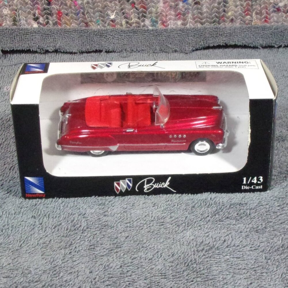 1949 BUICK ROAMASTER CONVERTIBLE 1/43 SCALE DIE-CAST BY NEW-RAY TOYS NEW IN BOX